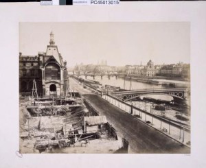 Édouard Baldus, Palais du Louvre Construction des guichets et destruction de la Grande Galerie, photographie à l'albumine. © Arch. nat., 64AJ/286/28/18